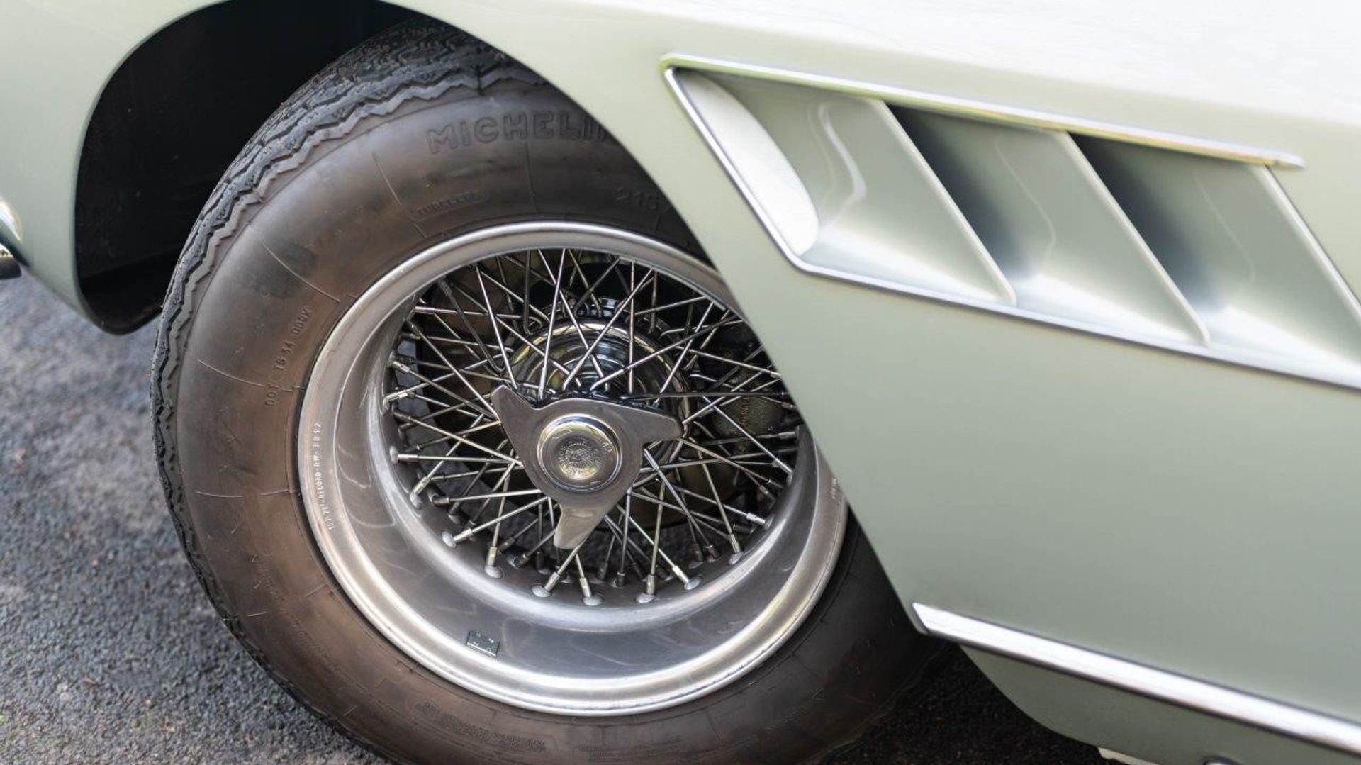 Series II Borrani wire wheel option with Rudge hubs