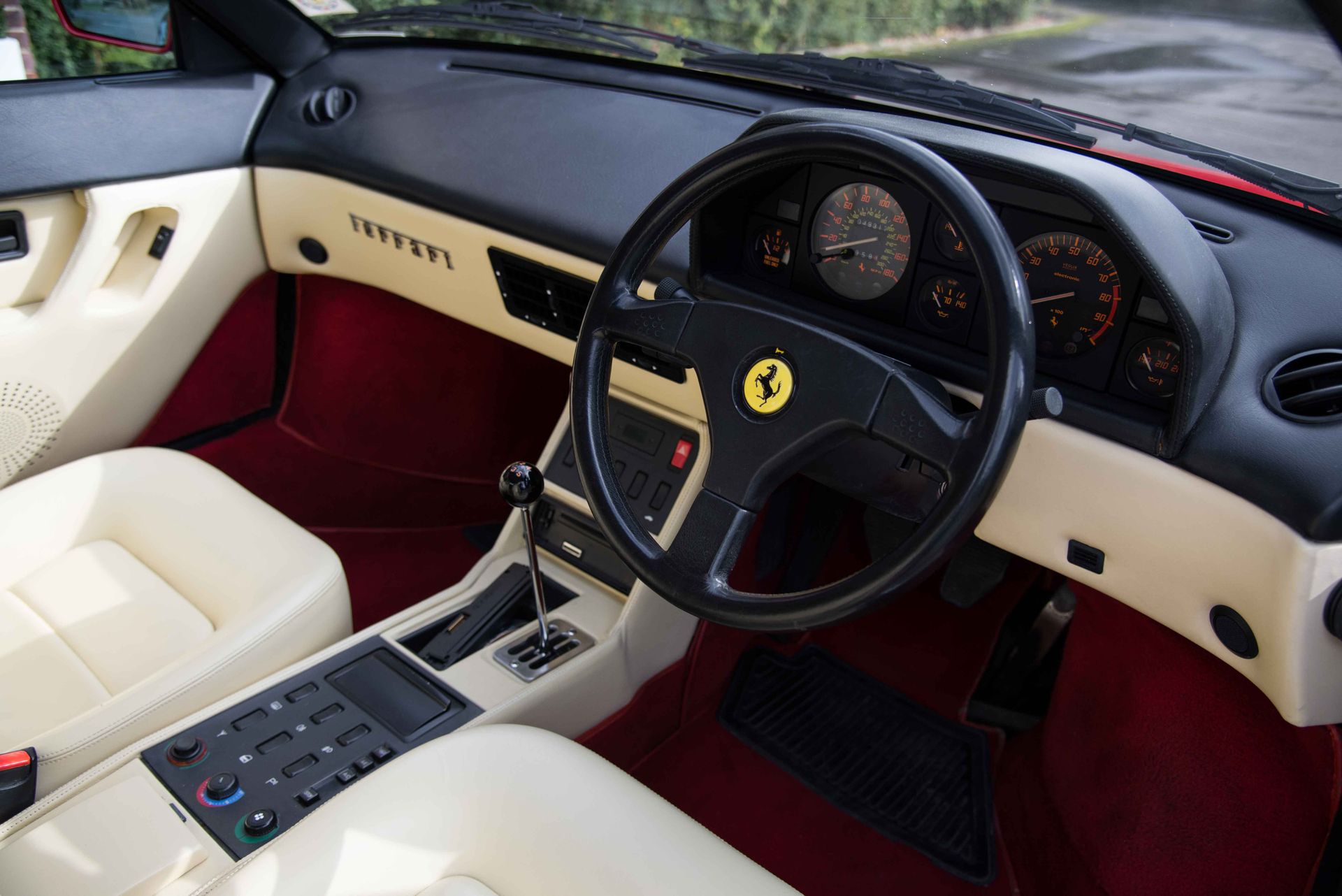 Mondial T Interior